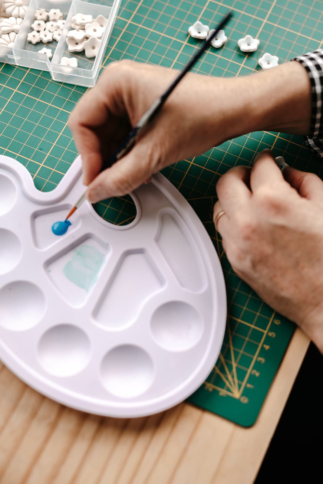 Peinture sur bijoux avec Dorothée de Faïence Etoilée 